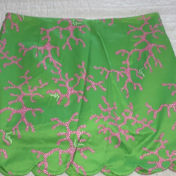 Lilly Pulitzer skorts, Sz 4 - Picture 6 of 7